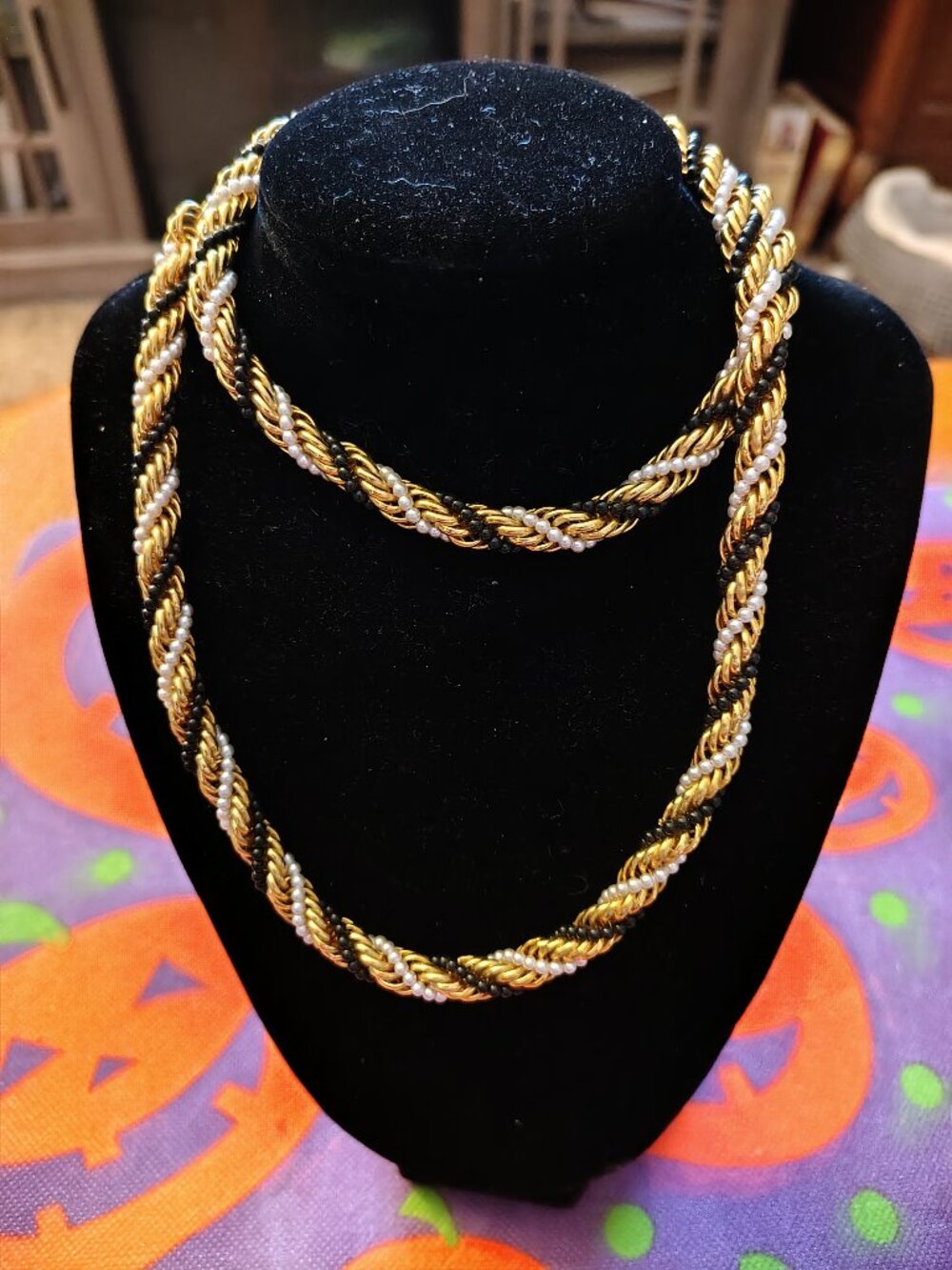 Ladies necklace